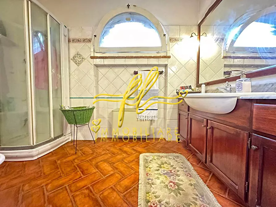 Immagine 18 di Villa in vendita  a Cecina