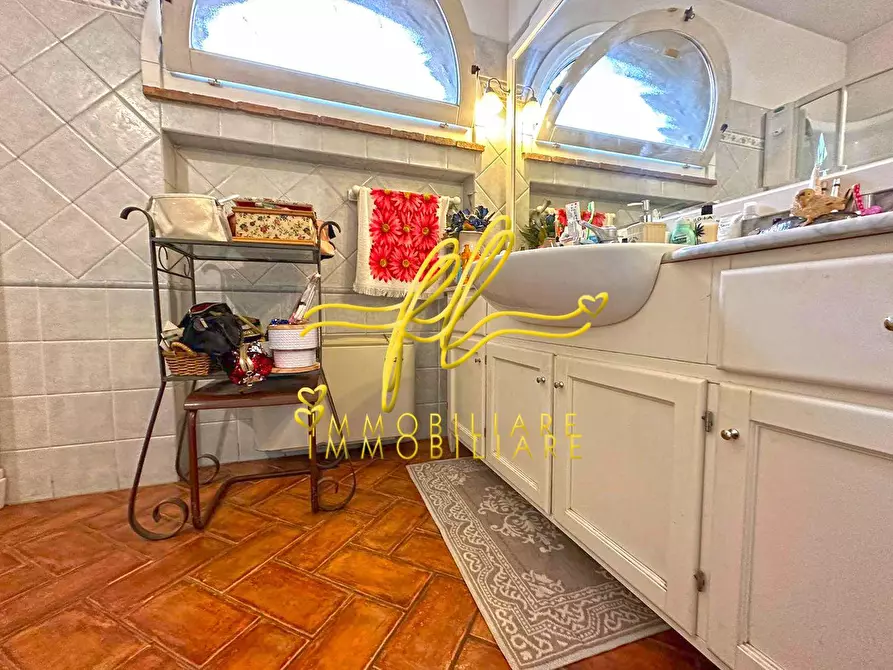 Immagine 21 di Villa in vendita  a Cecina