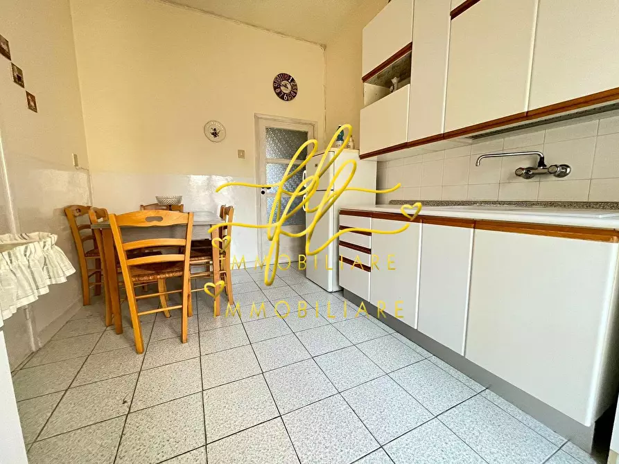 Immagine 12 di Appartamento in vendita  a Livorno