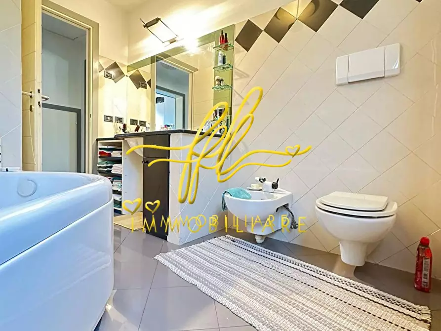 Immagine 29 di Villa in vendita  a Rosignano Marittimo