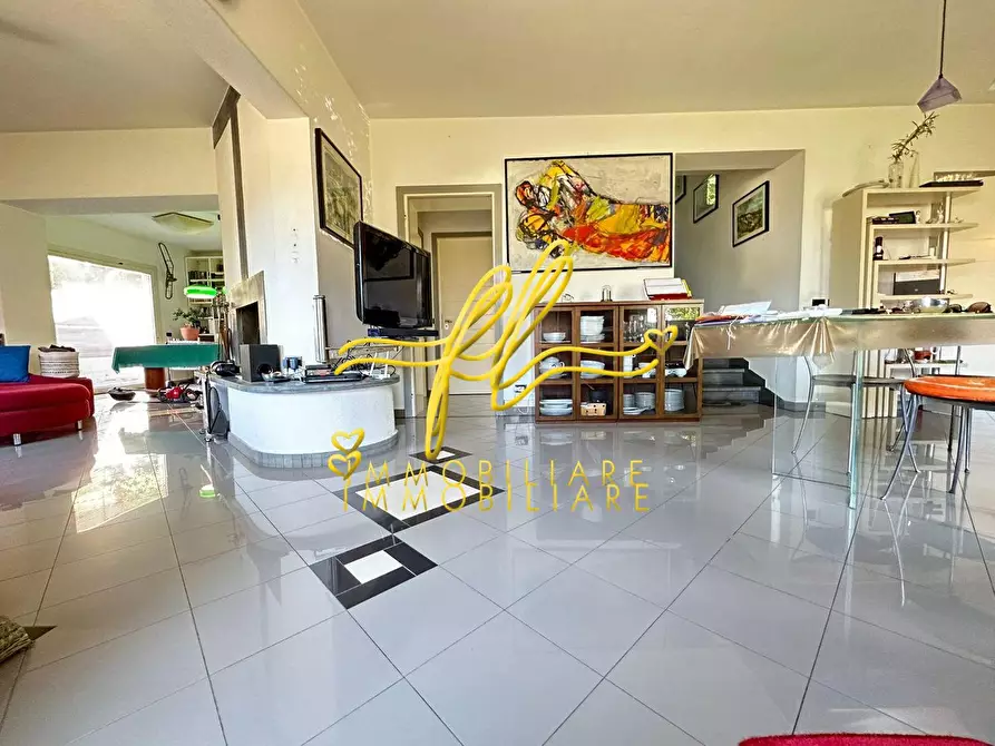 Immagine 3 di Villa in vendita  a Rosignano Marittimo