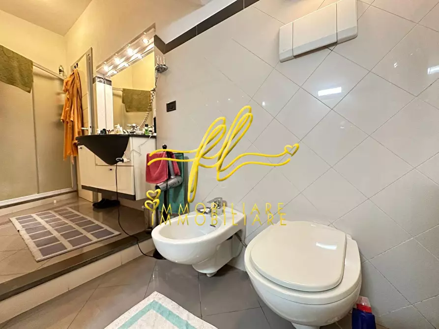 Immagine 6 di Villa in vendita  a Rosignano Marittimo