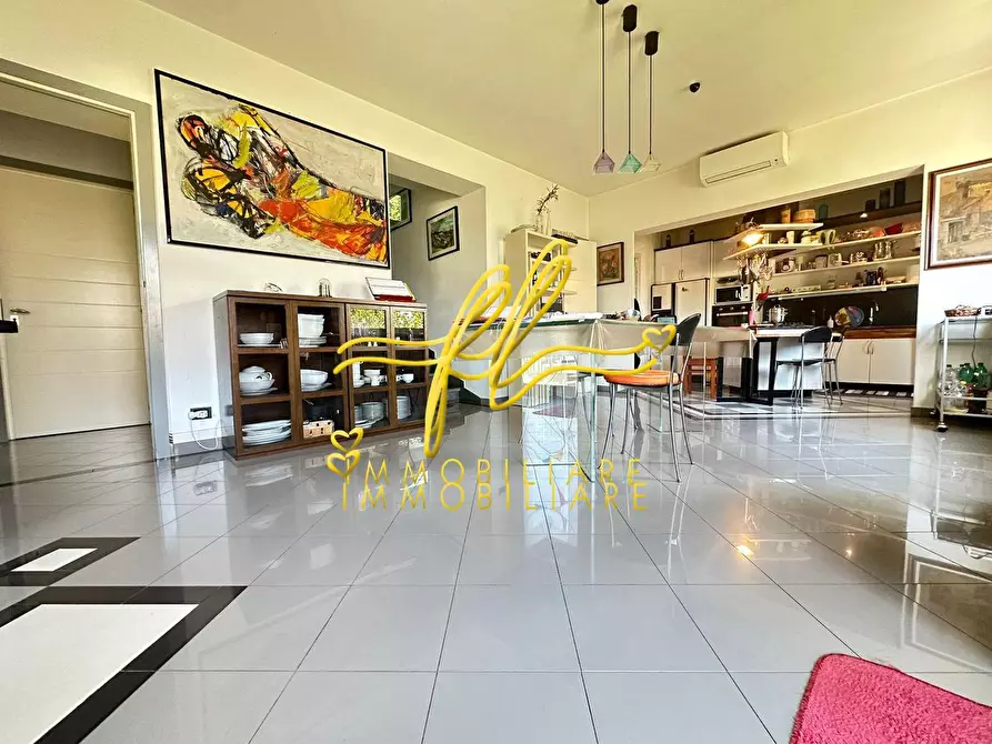 Immagine 4 di Villa in vendita  a Rosignano Marittimo