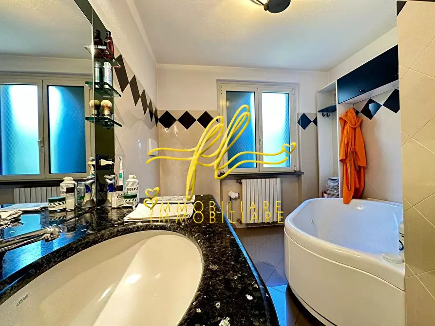 Immagine 26 di Villa in vendita  a Rosignano Marittimo