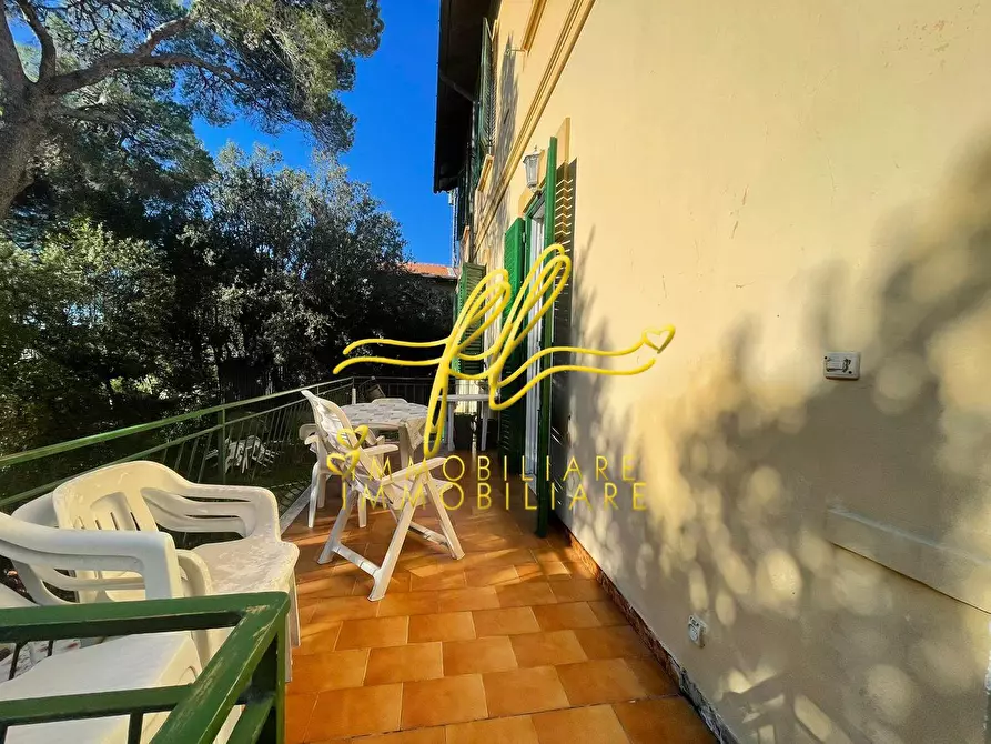 Immagine 31 di Villa in vendita  a Livorno
