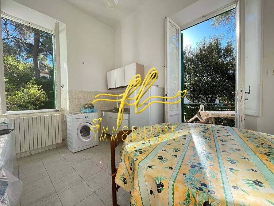 Immagine 33 di Villa in vendita  a Livorno