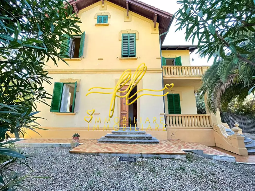 Immagine 6 di Villa in vendita  a Livorno