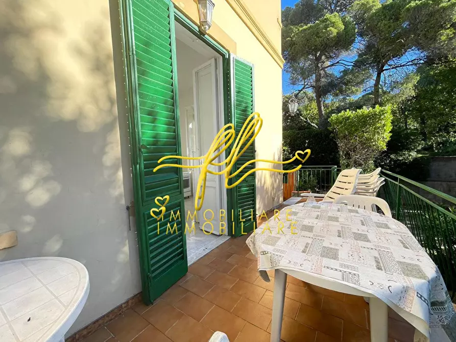 Immagine 35 di Villa in vendita  a Livorno