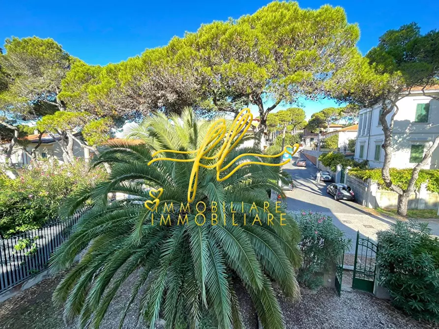 Immagine 44 di Villa in vendita  a Livorno