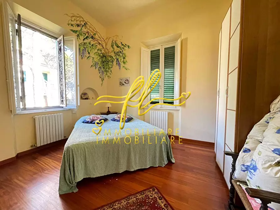 Immagine 10 di Villa in vendita  a Livorno