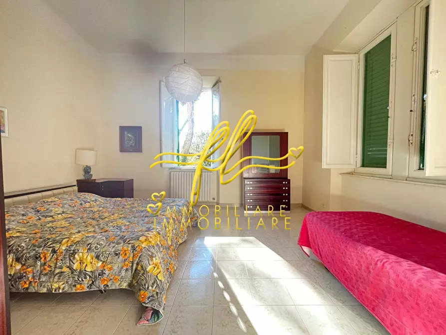 Immagine 41 di Villa in vendita  a Livorno