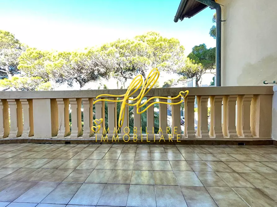 Immagine 19 di Villa in vendita  a Livorno