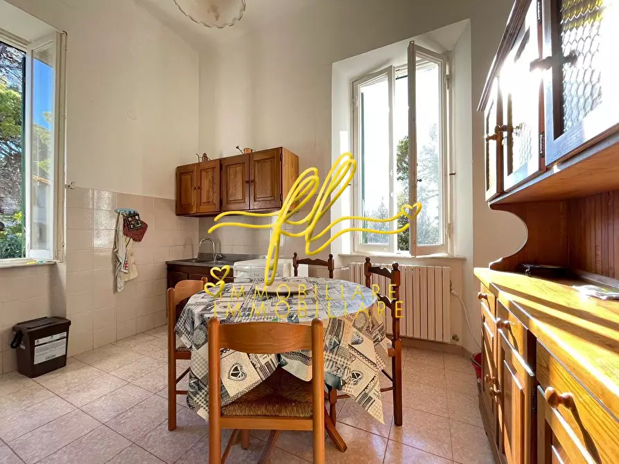 Immagine 13 di Villa in vendita  a Livorno