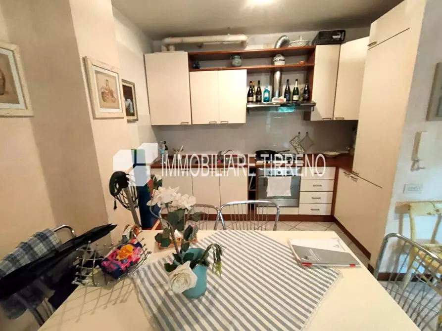 Immagine 3 di Appartamento in vendita  a Massa