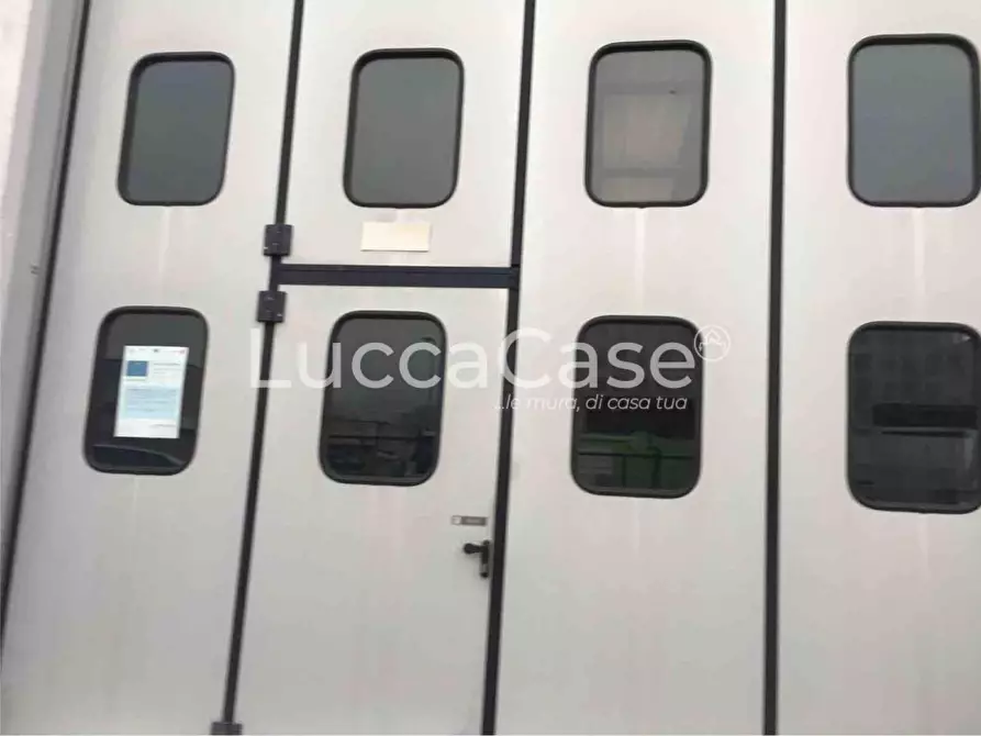 Immagine 2 di Capannone industriale in affitto  a Capannori
