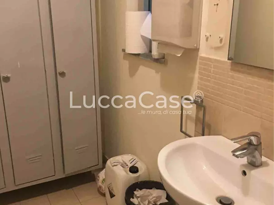 Immagine 7 di Capannone industriale in affitto  a Capannori