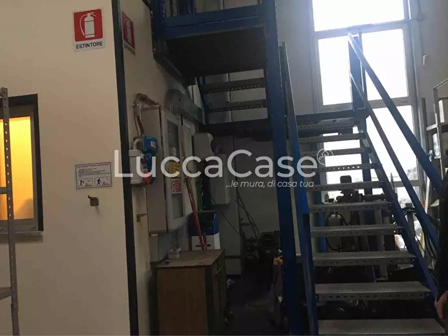 Immagine 1 di Capannone industriale in affitto  a Capannori