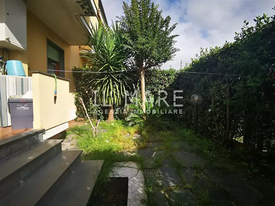 Immagine 3 di Appartamento in vendita  a Massa