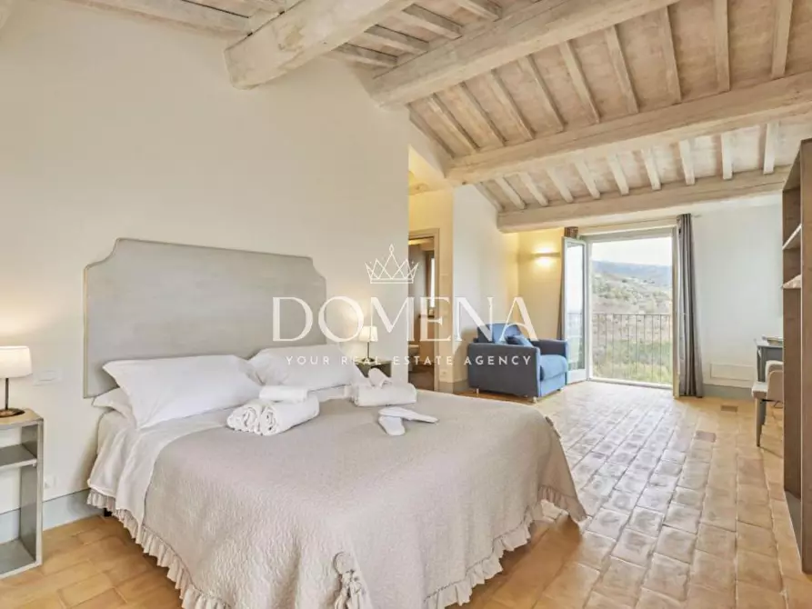 Immagine 9 di Villa in vendita  a Cortona