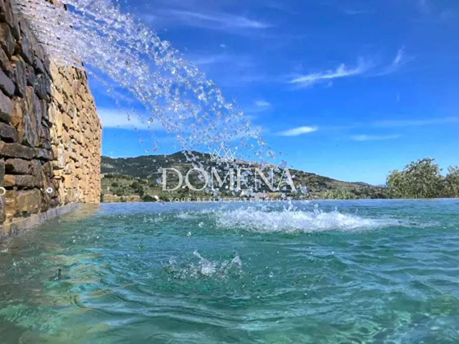 Immagine 4 di Villa in vendita  a Cortona