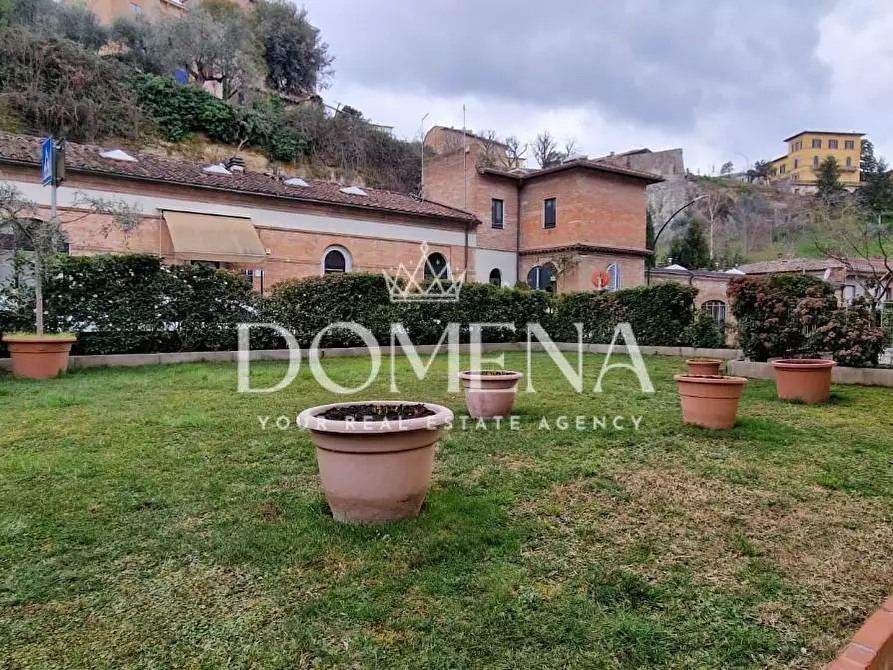 Immagine 11 di Appartamento in vendita  a Siena