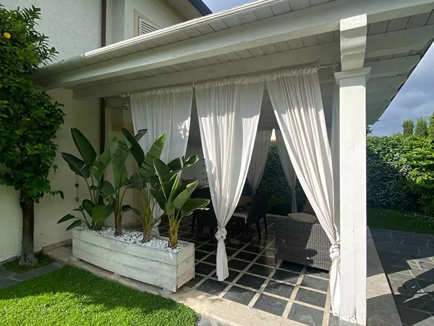 Immagine 3 di Villa in affitto  a Forte Dei Marmi