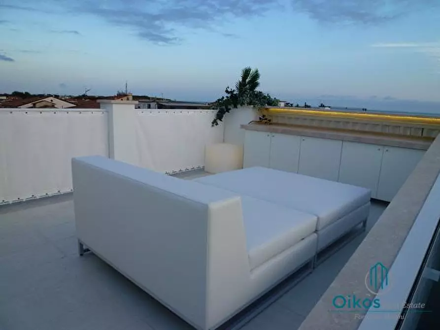 Immagine 15 di Mansarda in vendita  a Forte Dei Marmi