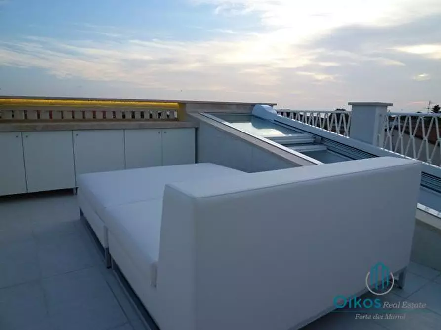 Immagine 16 di Mansarda in vendita  a Forte Dei Marmi