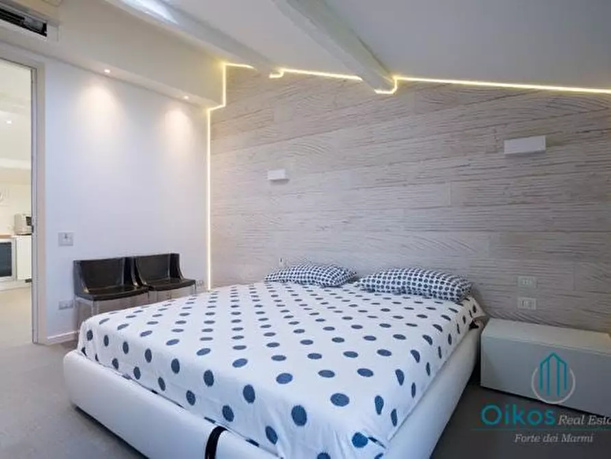 Immagine 10 di Mansarda in vendita  a Forte Dei Marmi