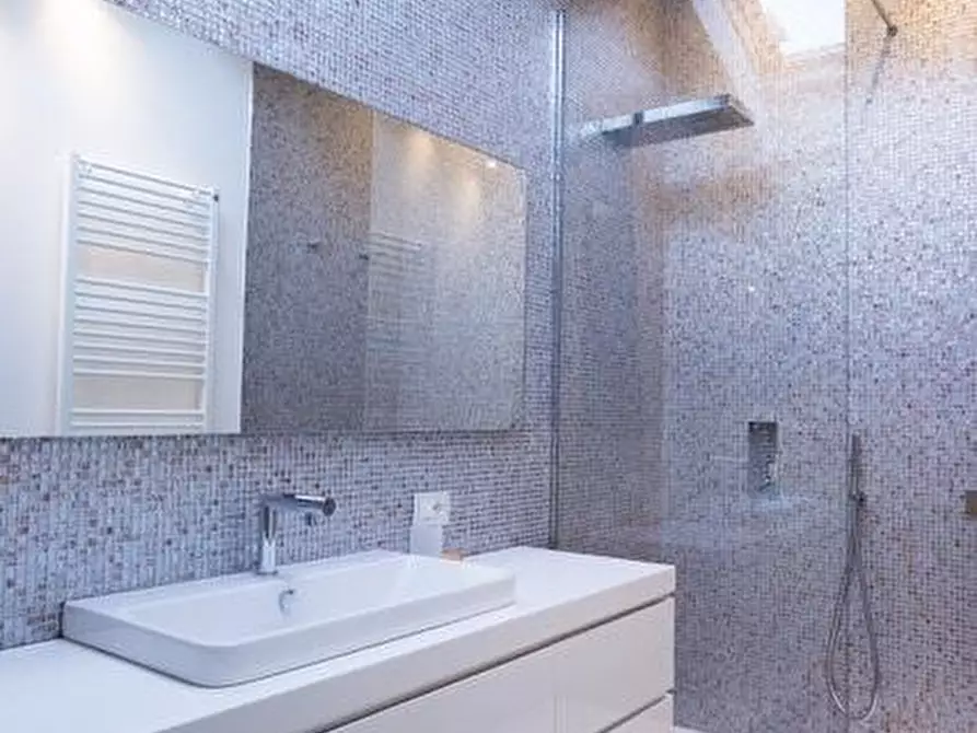 Immagine 12 di Mansarda in vendita  a Forte Dei Marmi