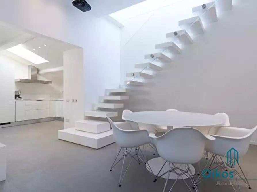 Immagine 6 di Mansarda in vendita  a Forte Dei Marmi