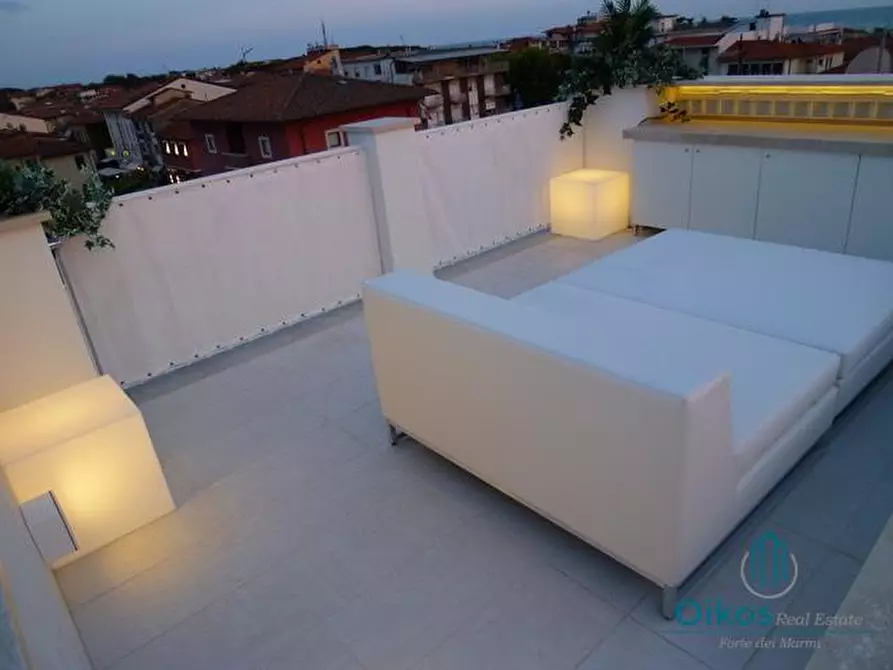 Immagine 18 di Mansarda in vendita  a Forte Dei Marmi