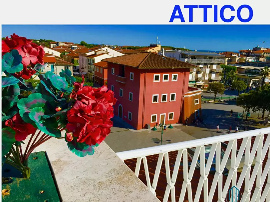 Immagine 19 di Mansarda in vendita  a Forte Dei Marmi