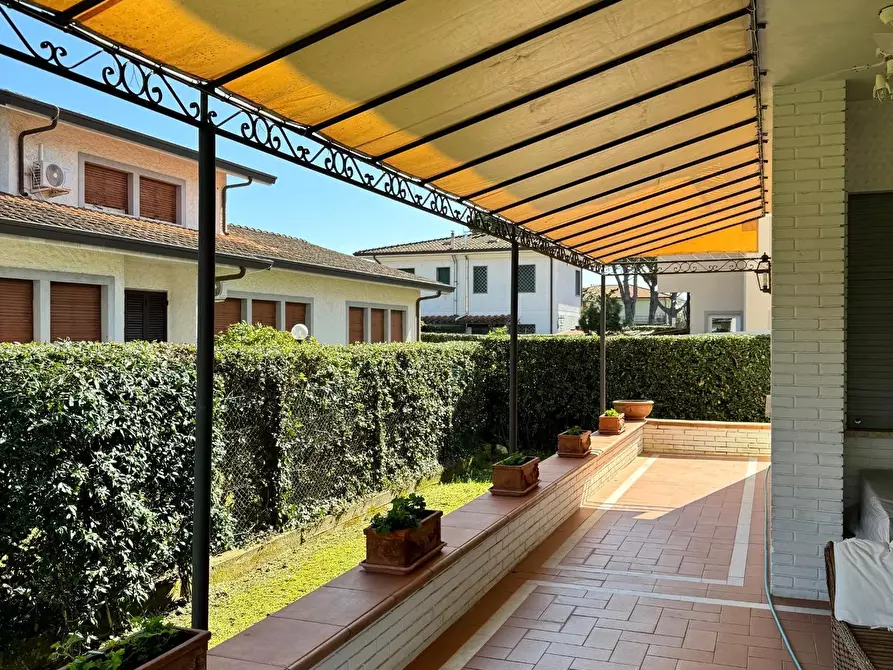 Immagine 3 di Casa indipendente in affitto  a Forte Dei Marmi