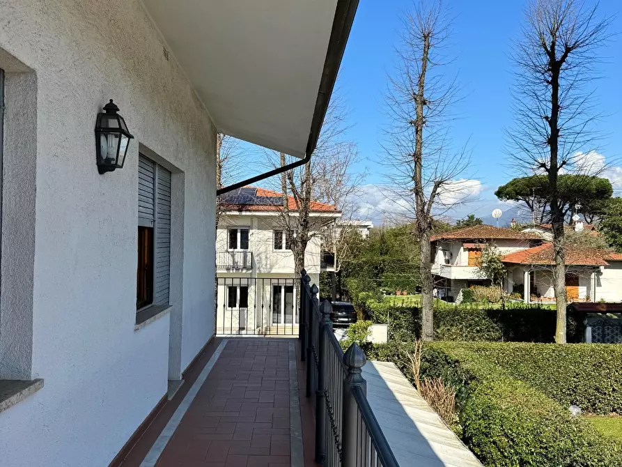 Immagine 2 di Casa indipendente in affitto  a Forte Dei Marmi