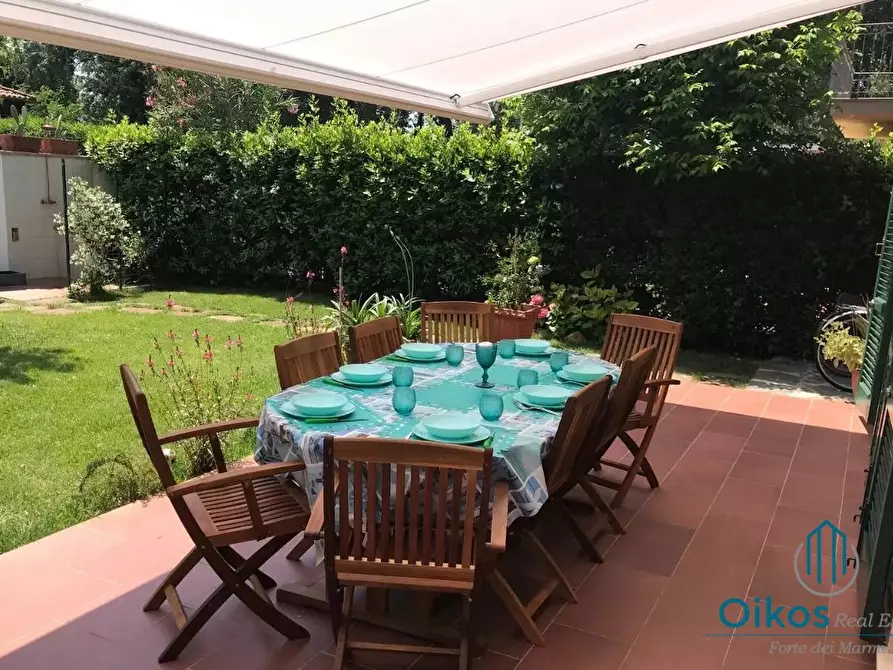 Immagine 2 di Casa quadrifamiliare in affitto  a Forte Dei Marmi
