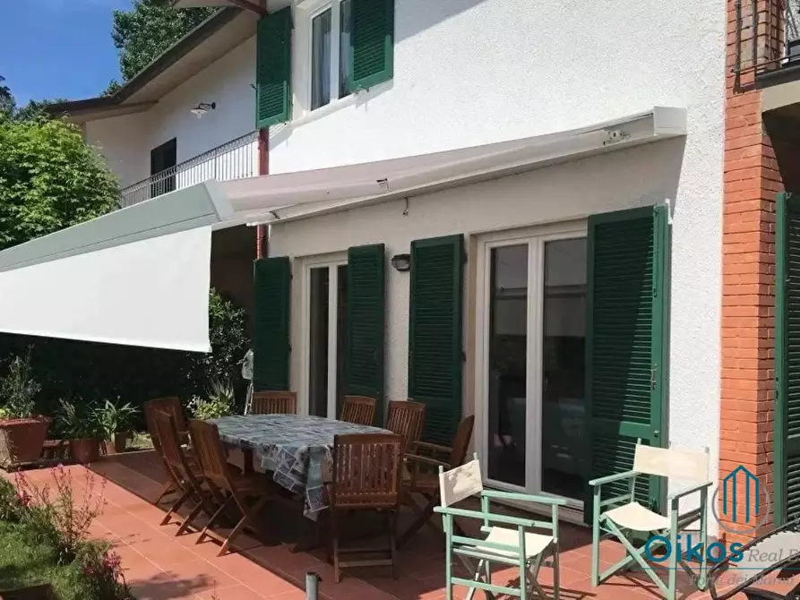 Immagine 1 di Casa quadrifamiliare in affitto  a Forte Dei Marmi