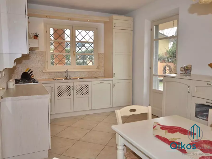 Immagine 16 di Villa in affitto  a Forte Dei Marmi