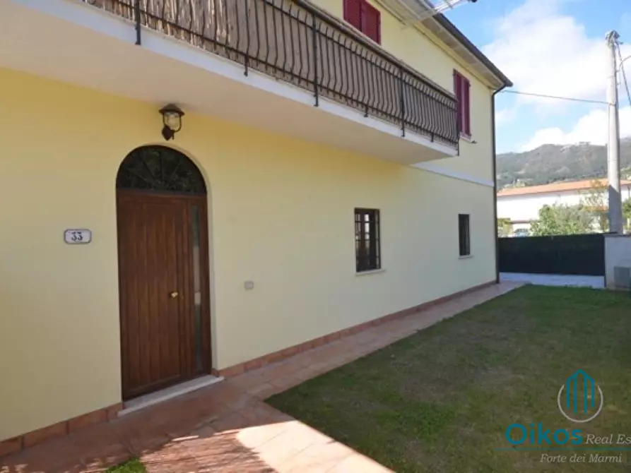 Immagine 2 di Casa indipendente in affitto  a Seravezza