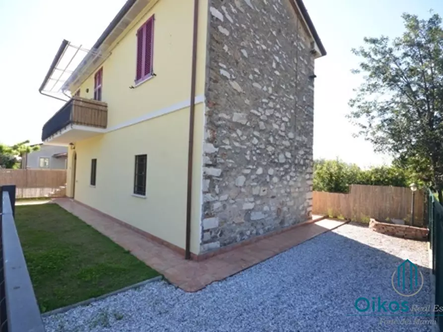 Immagine 1 di Casa indipendente in affitto  a Seravezza