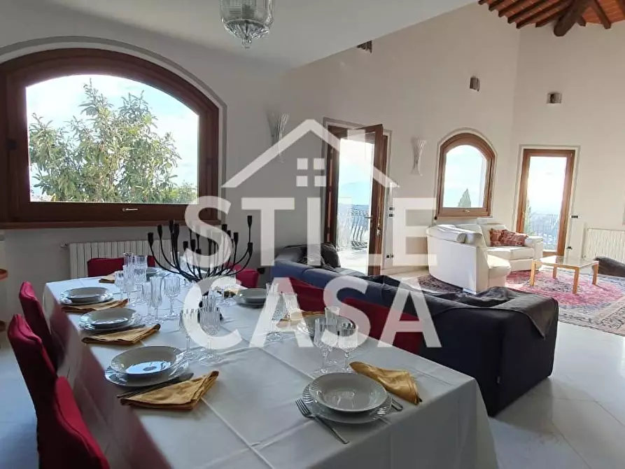 Immagine 50 di Villa in vendita  a Pescia
