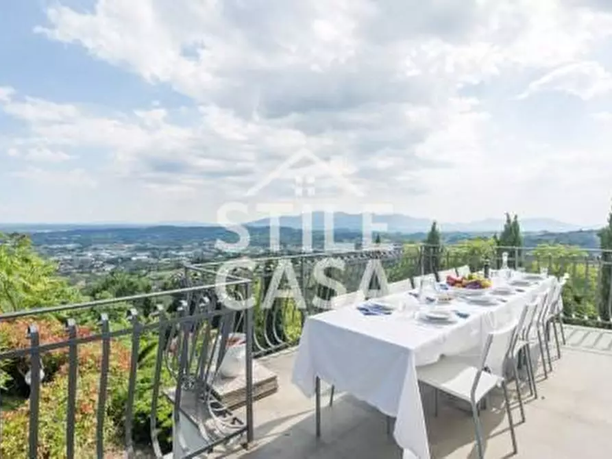 Immagine 4 di Villa in vendita  a Pescia