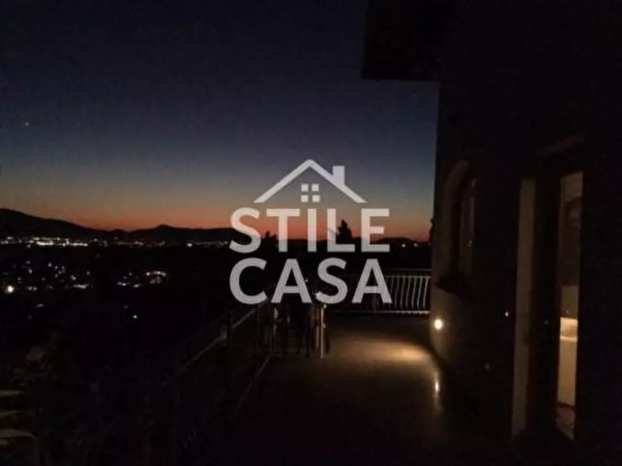 Immagine 17 di Villa in vendita  a Pescia