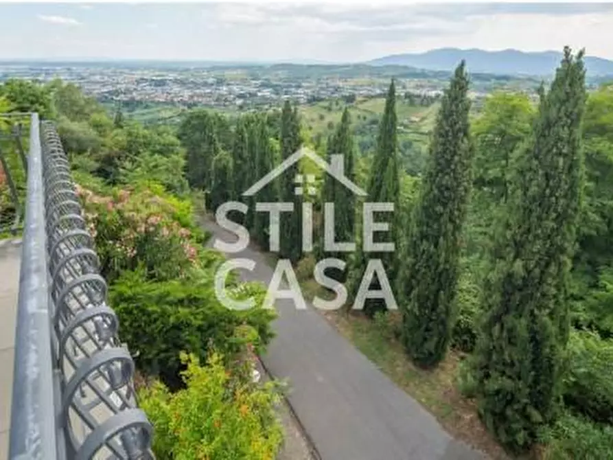 Immagine 2 di Villa in vendita  a Pescia