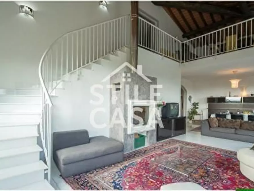 Immagine 9 di Villa in vendita  a Pescia