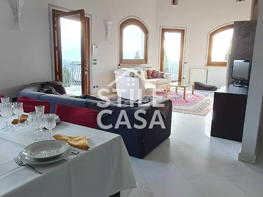 Immagine 49 di Villa in vendita  a Pescia