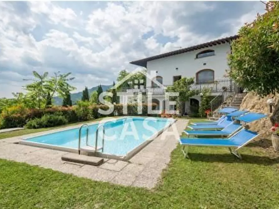 Immagine 1 di Villa in vendita  a Pescia