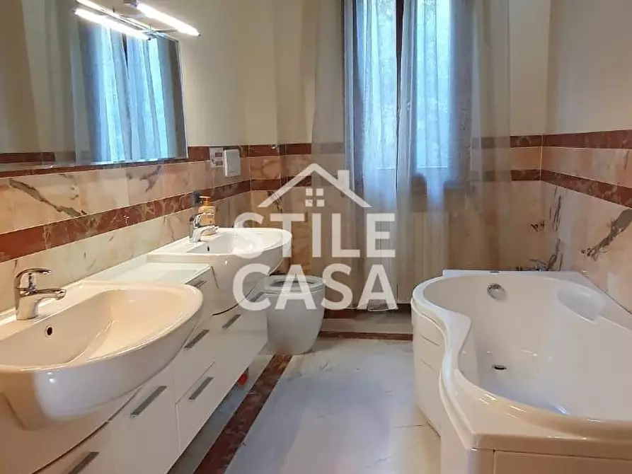 Immagine 38 di Villa in vendita  a Pescia