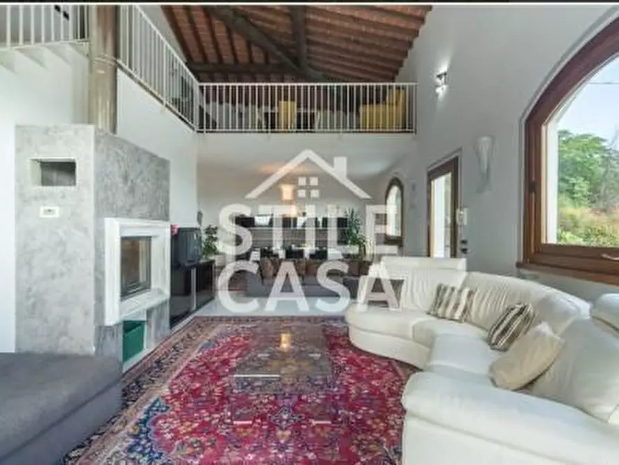 Immagine 8 di Villa in vendita  a Pescia