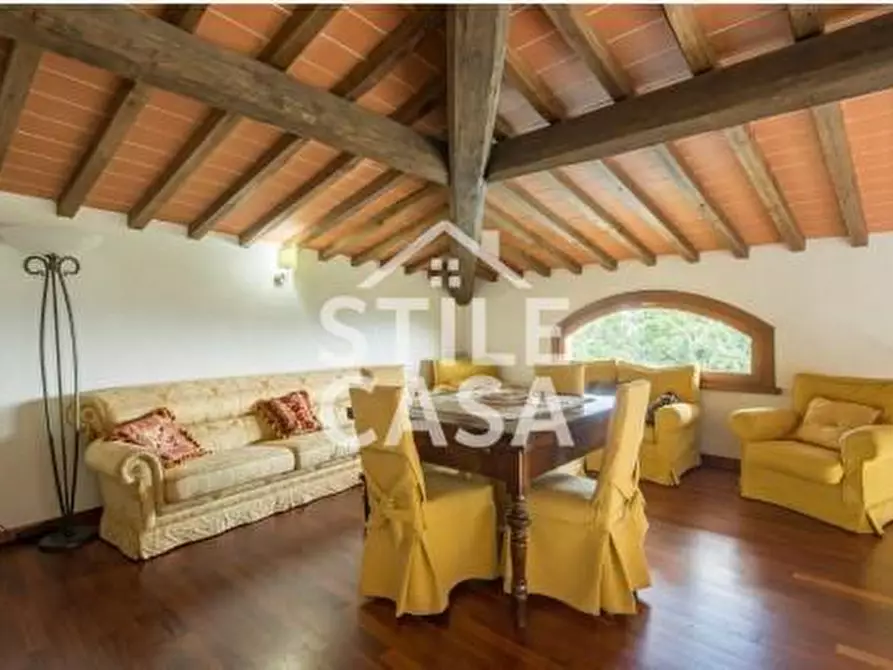 Immagine 11 di Villa in vendita  a Pescia